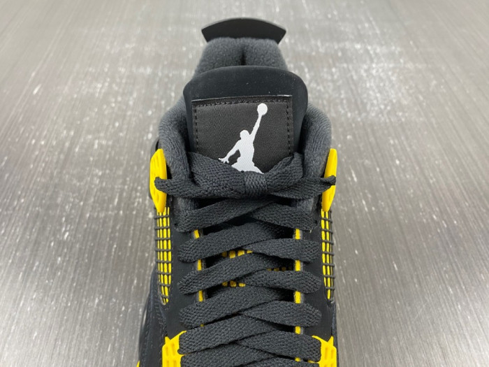 Air Jordan 4 Retro "Thunder