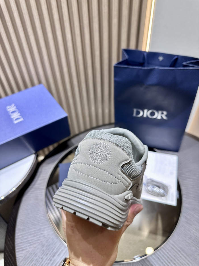 DR B30 Sneakers