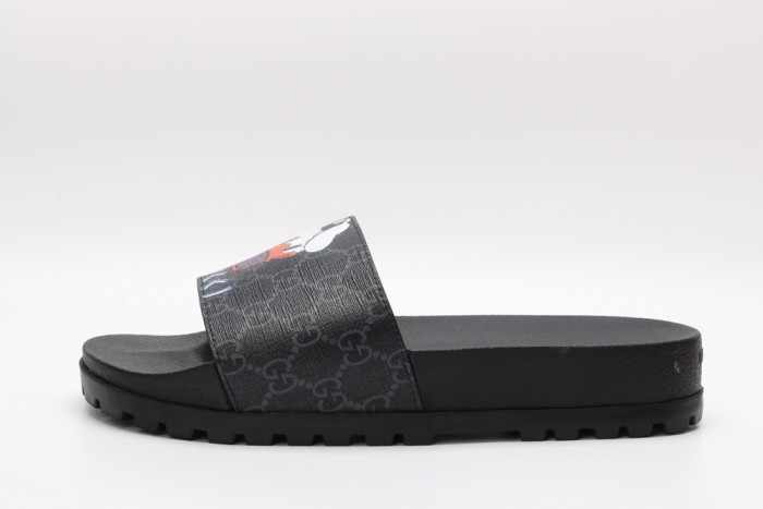 G*u*i slippers