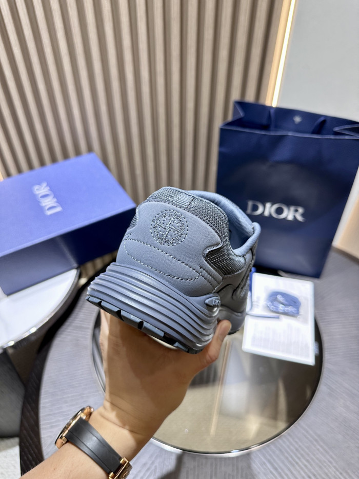 DR B30 Sneakers