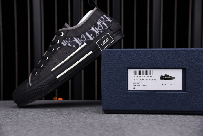 DR B23 Low Top Oblique Black