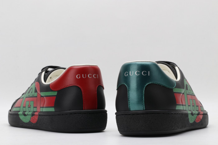 G*u*i low-top sneaker