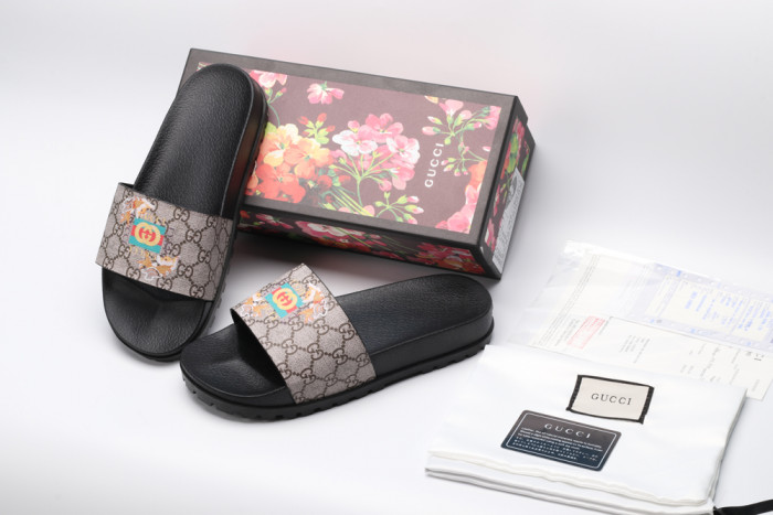 G*u*i slippers