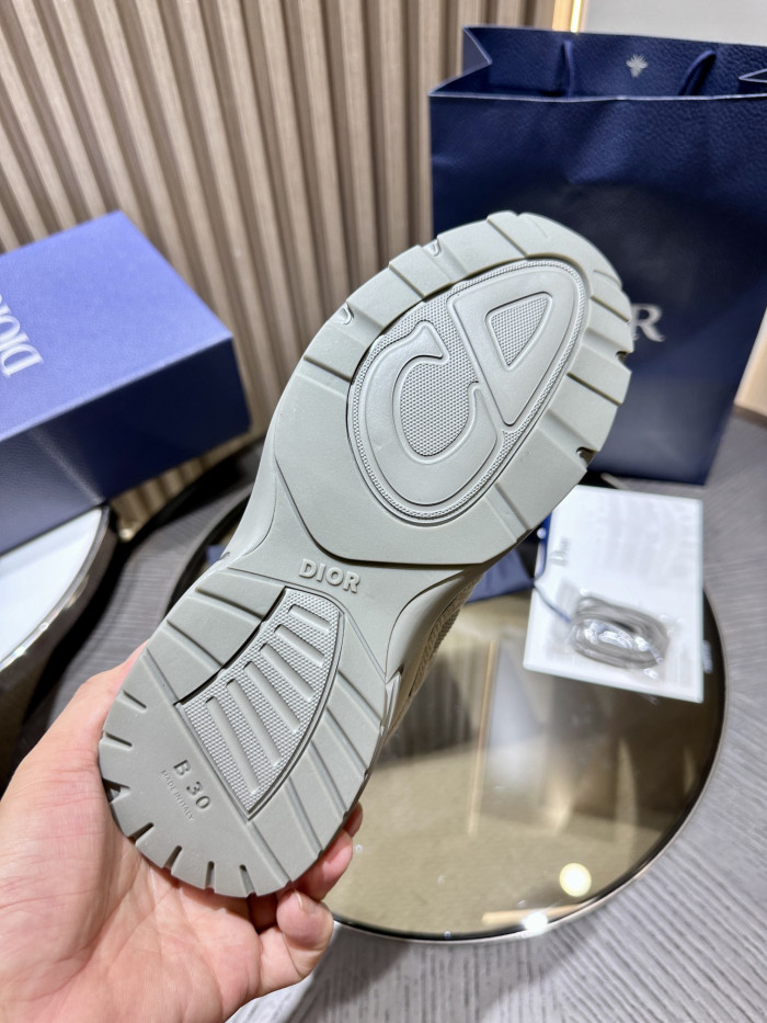 DR B30 Sneakers