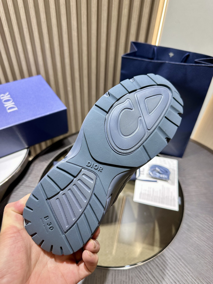 DR B30 Sneakers