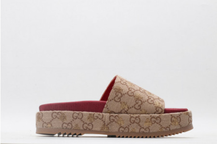 G*u*i slippers