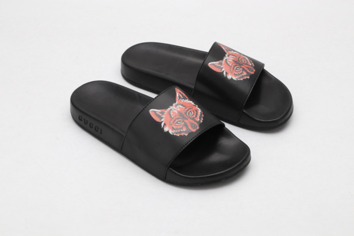 G*u*i slippers