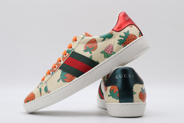 G*u*i low-top sneaker