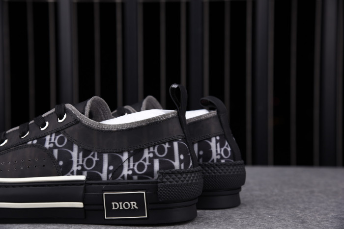 DR B23 Low Top Oblique Black
