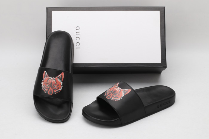 G*u*i slippers