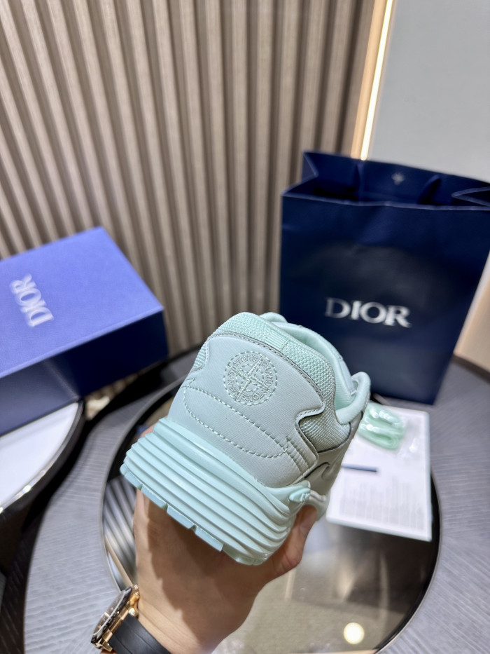 DR B30 Sneakers