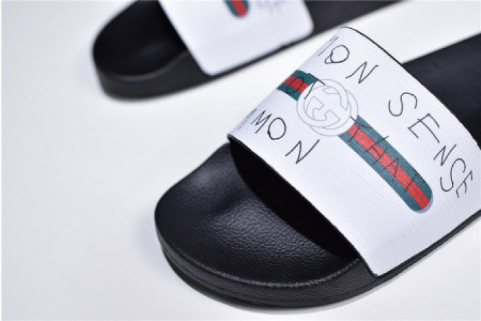G*u*i slippers
