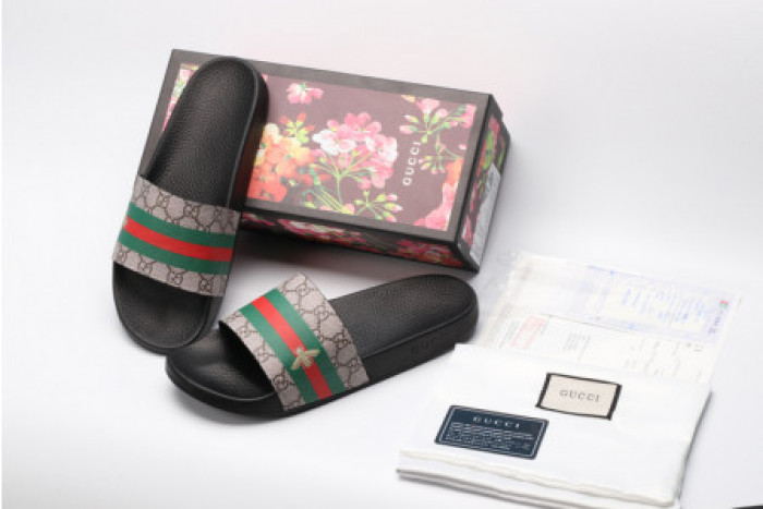 G*u*i slippers